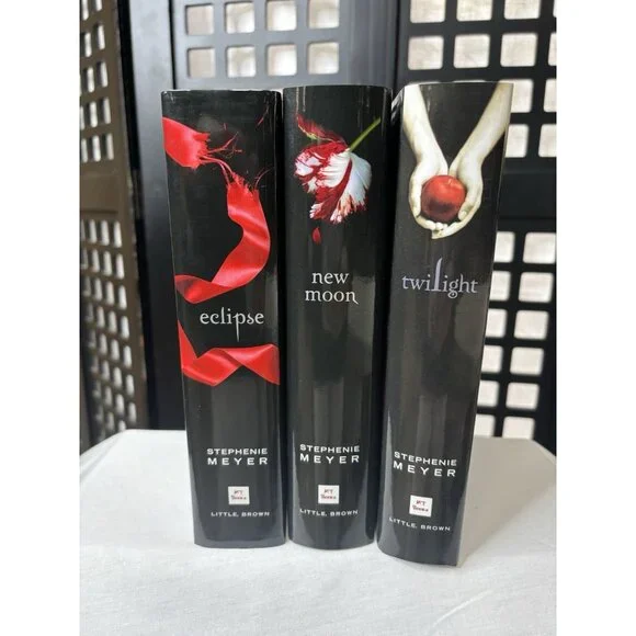 Autographed 3-Book Set by Stephenie Meyer – Twilight, New Moon, Eclipse Signed - Picture 1 of 8